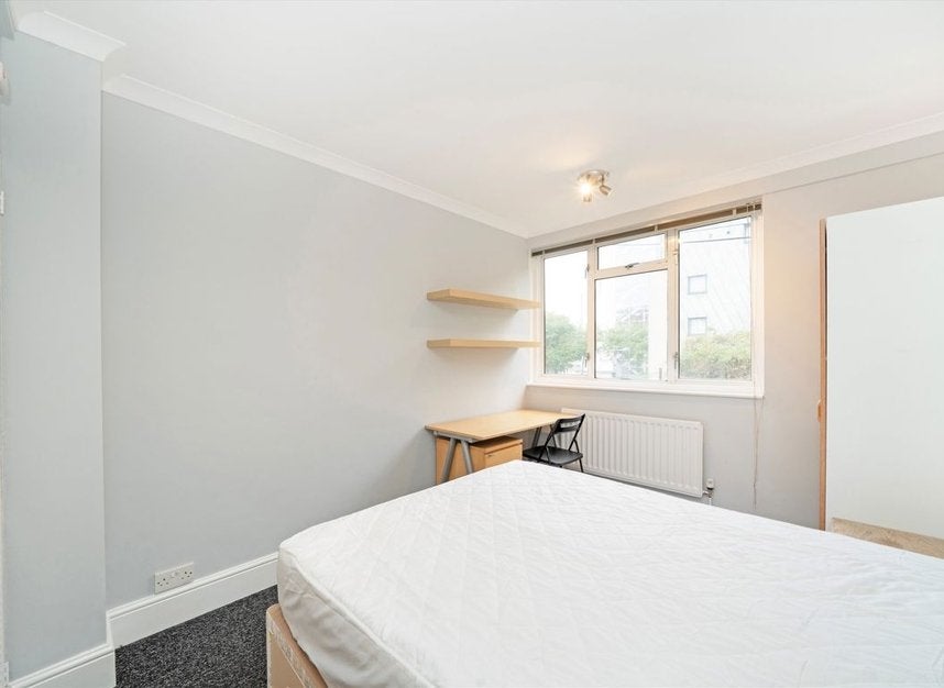 Flat Clayton Road in Greater London
