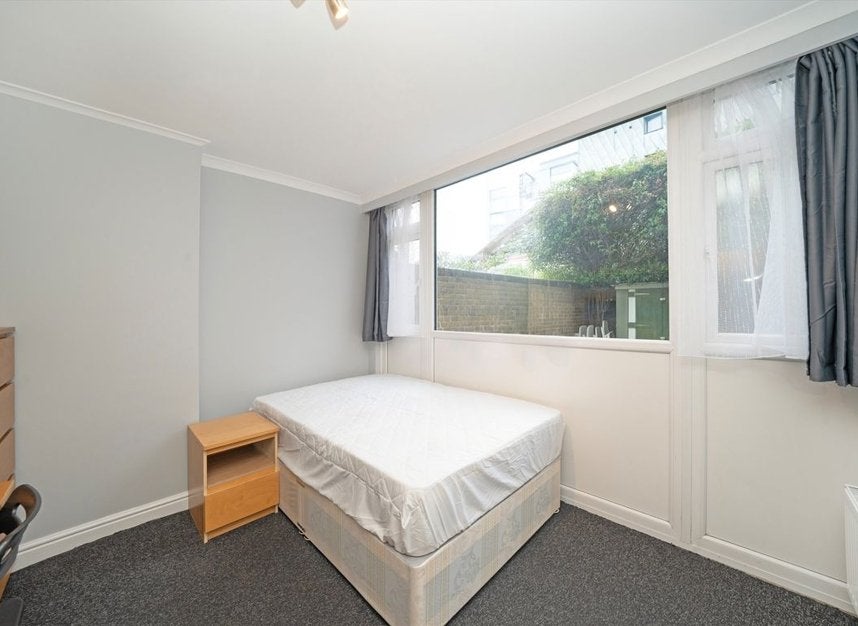 Flat Clayton Road in Greater London