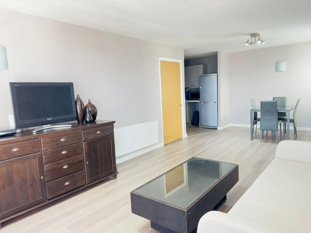 Flat Axon Place in Greater London