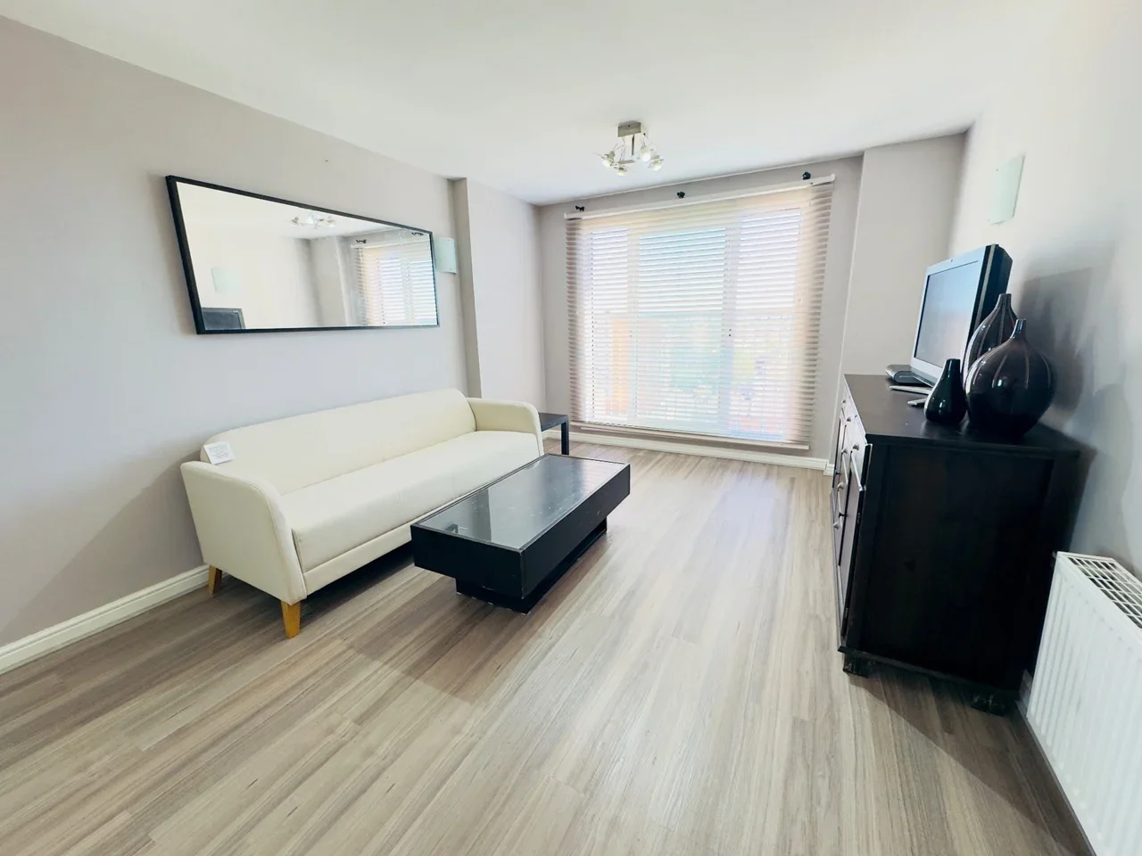 Flat Axon Place in Greater London