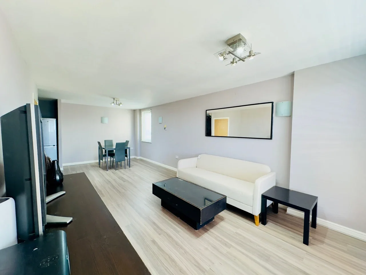 Flat Axon Place in Greater London