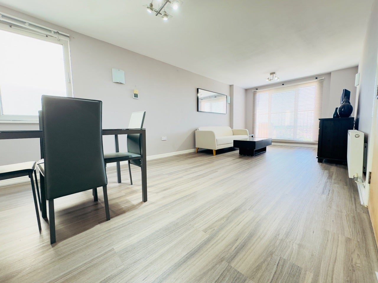 Flat Axon Place in Greater London