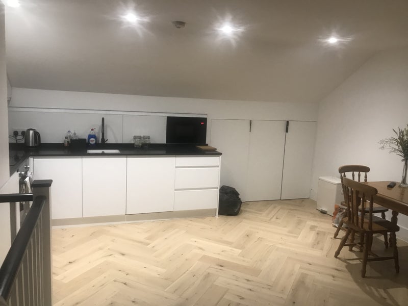 Room Limburg Road in Greater London