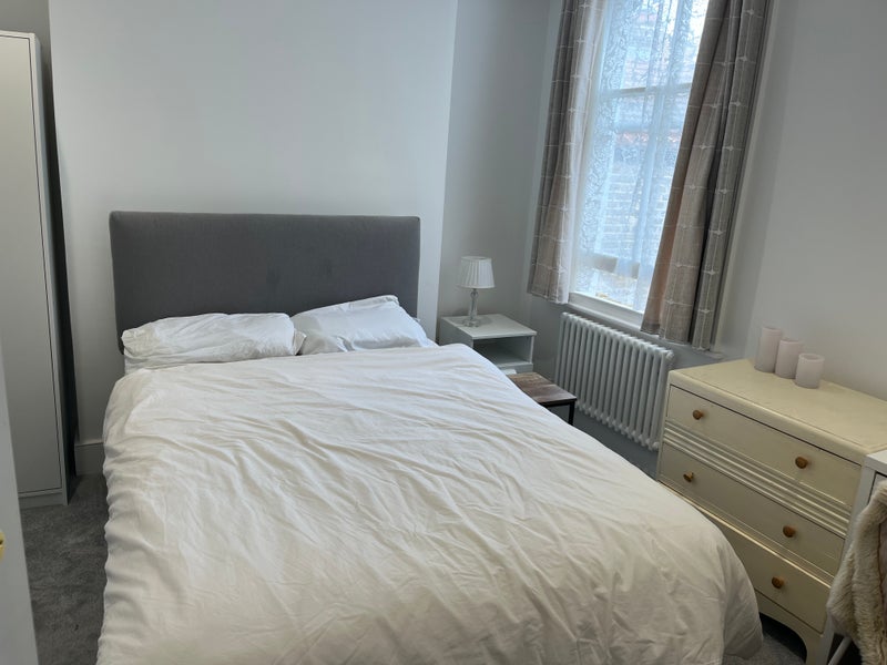Room Limburg Road in Greater London