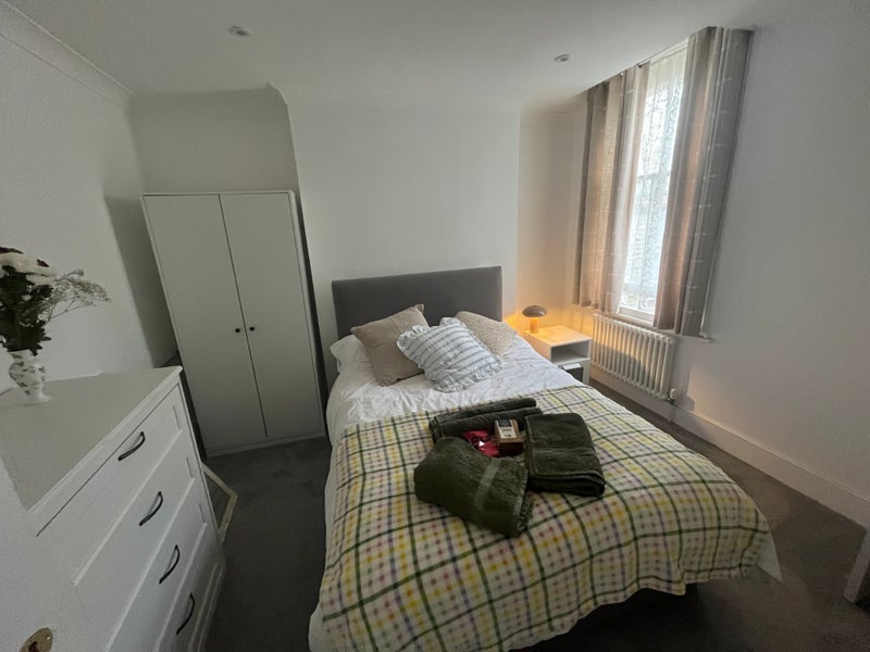 Room Limburg Road in Greater London