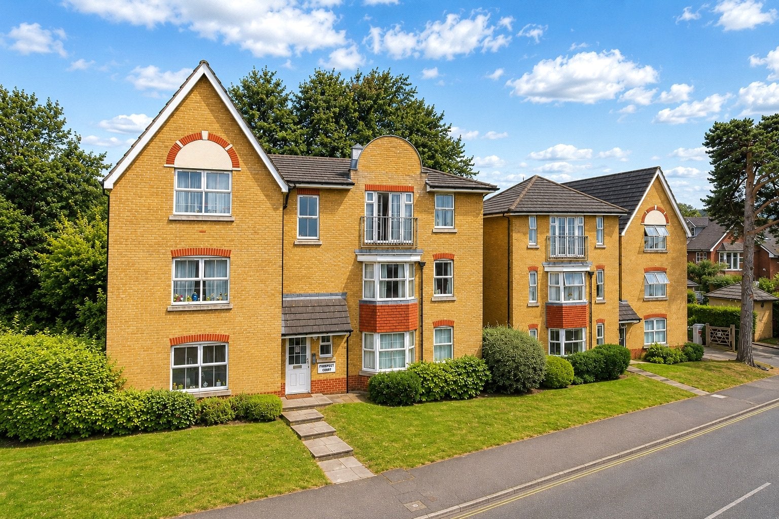 Flat Oriental Road in Woking