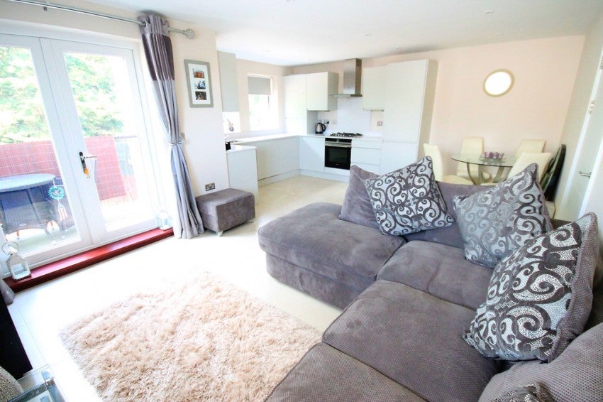 Flat Kingfisher Drive in Surrey Heath