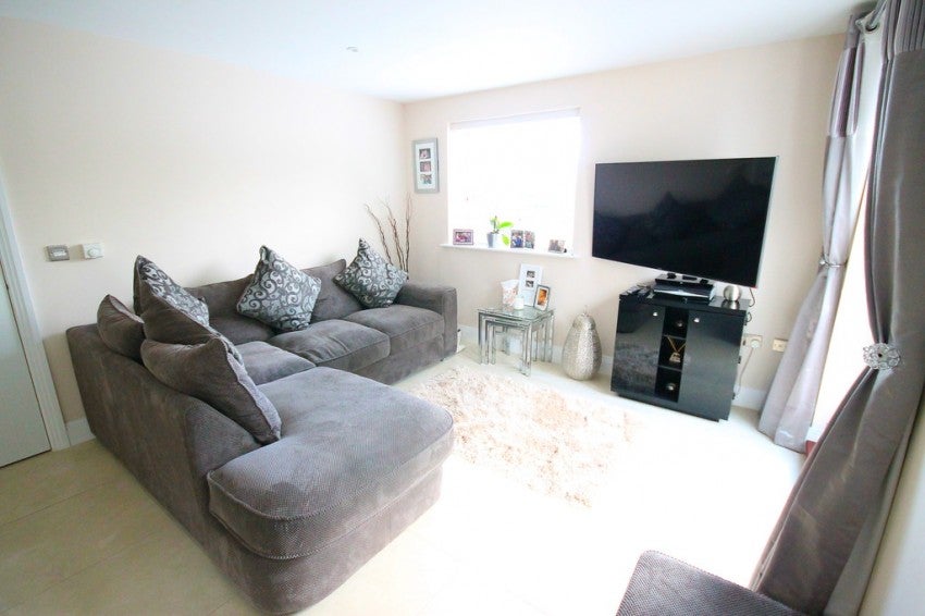 Flat Kingfisher Drive in Surrey Heath