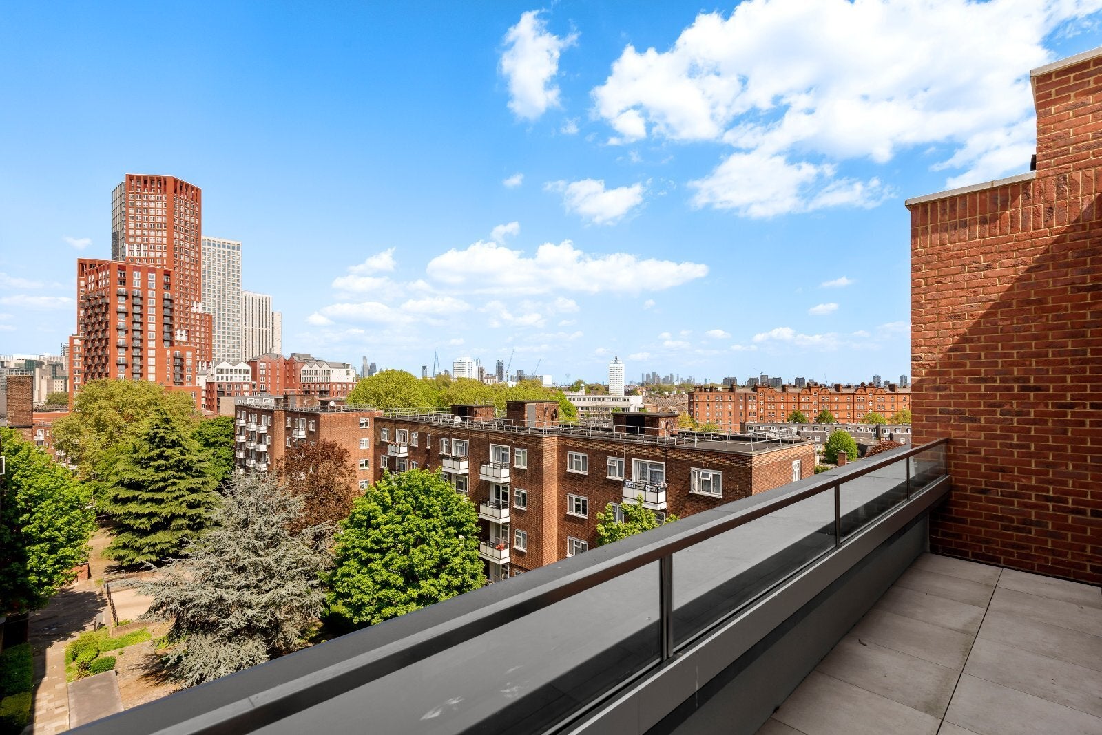 Flat Wilcox Road in Greater London