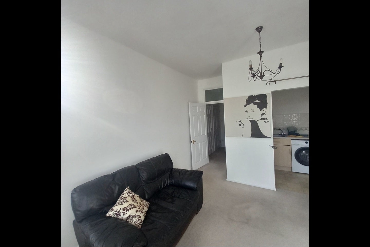 Flat Sherbrook Gardens in Greater London