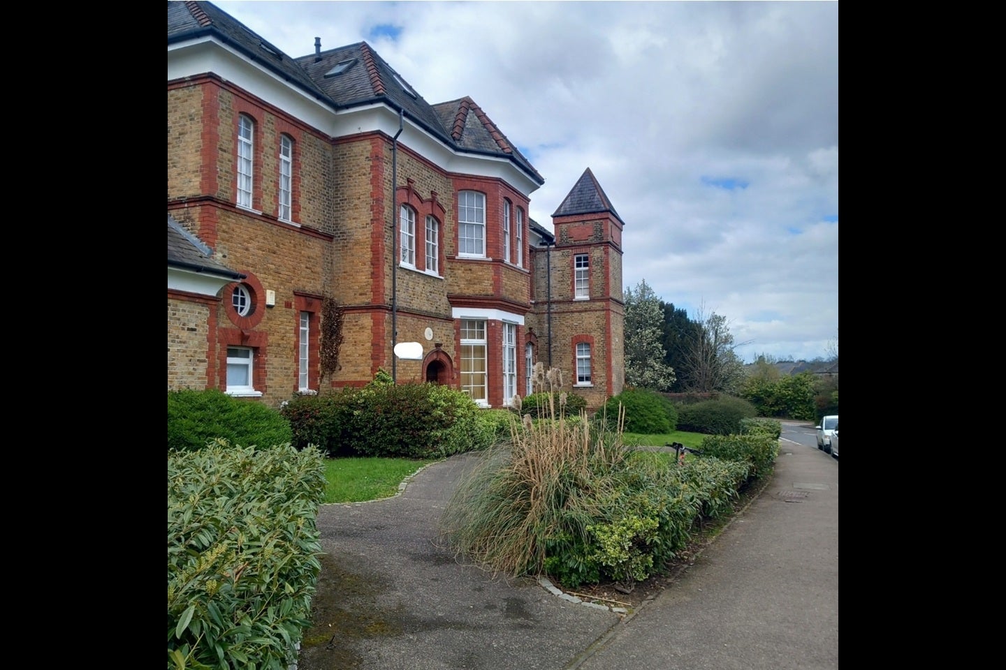 Flat Sherbrook Gardens in Greater London