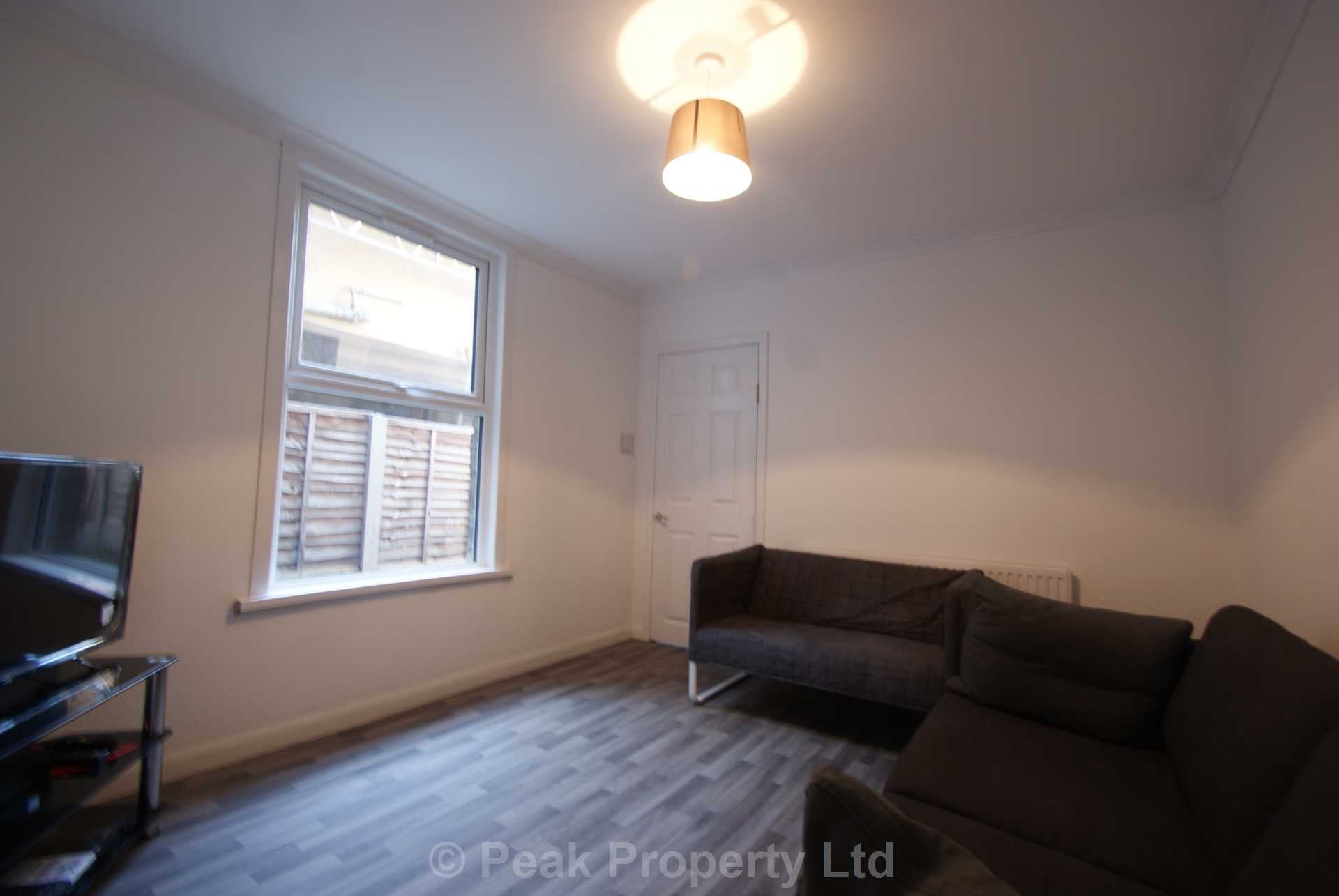Room Napier Avenue in Southend-on-Sea