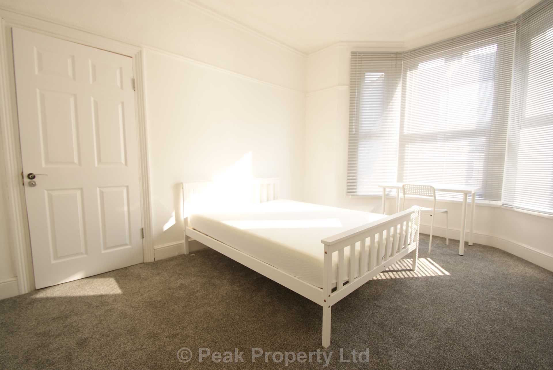 Room Napier Avenue in Southend-on-Sea