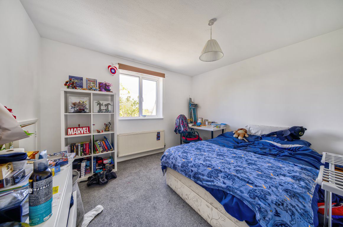 Room Salterns Way in Chichester