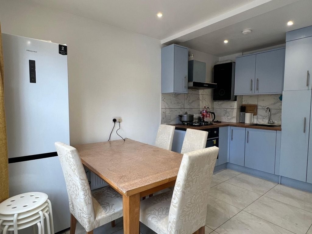 Room St. Lawrence Street in Greater London