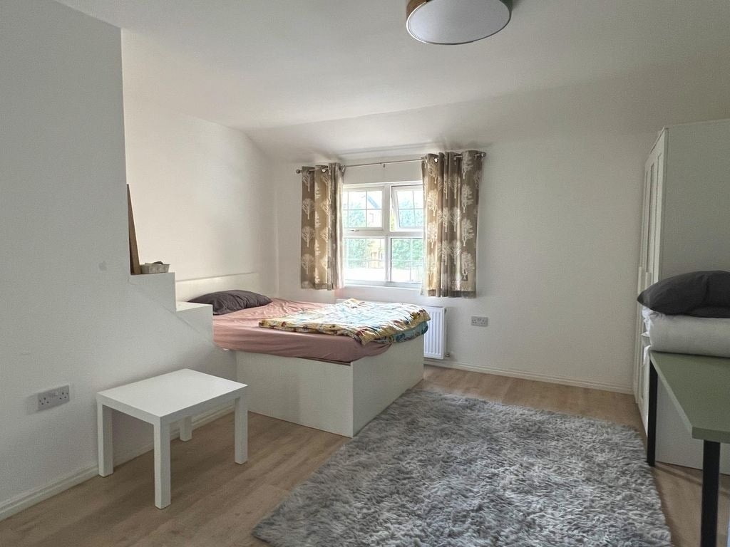 Room St. Lawrence Street in Greater London