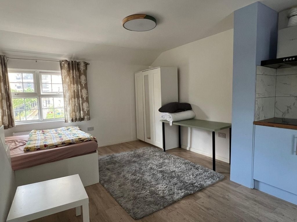 Room St. Lawrence Street in Greater London