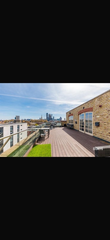 Room Kingsland Road in Greater London