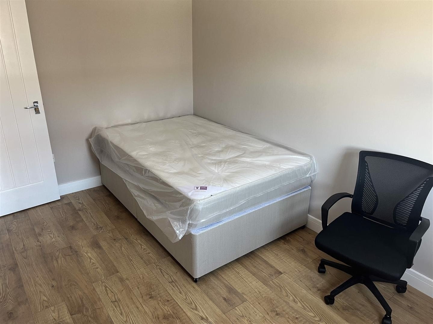 Flat Gloucester Road in Bristol