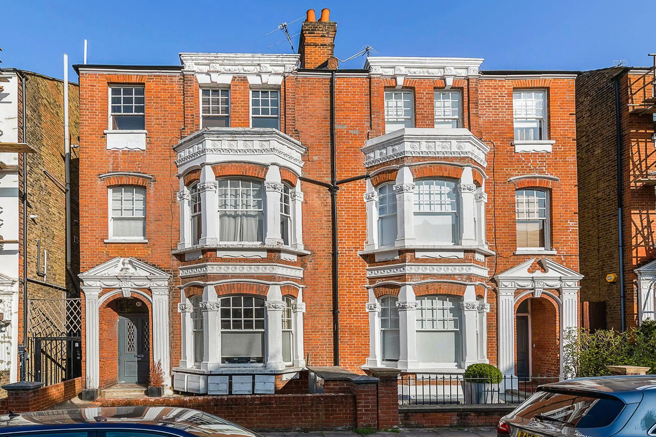 Flat Howard's Lane in Greater London