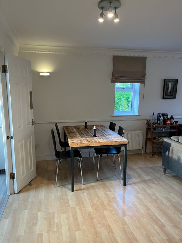 Room Lisle Close in Greater London