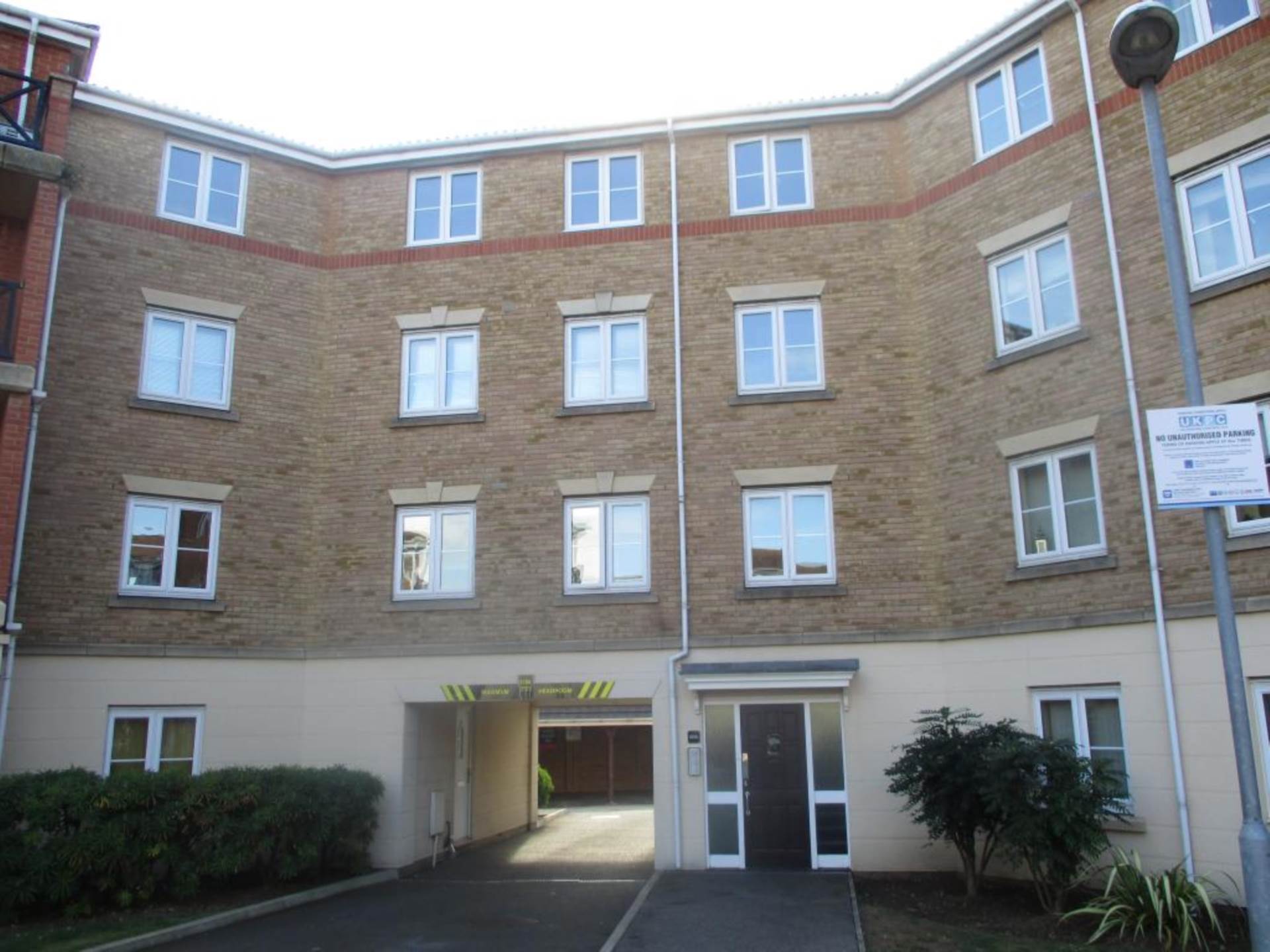 Flat Retort Close in Southend-on-Sea