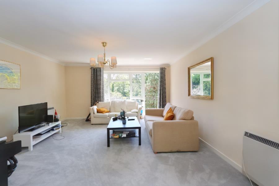 Flat Lovelace Road in Greater London