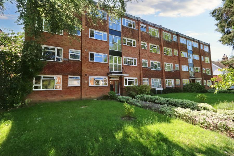 Flat Lovelace Road in Greater London