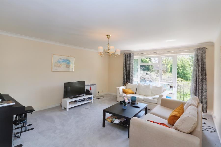 Flat Lovelace Road in Greater London
