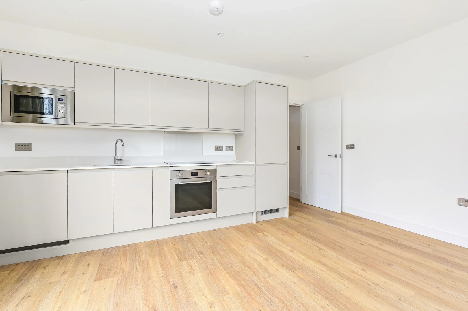 Flat Farnborough Road in Rushmoor