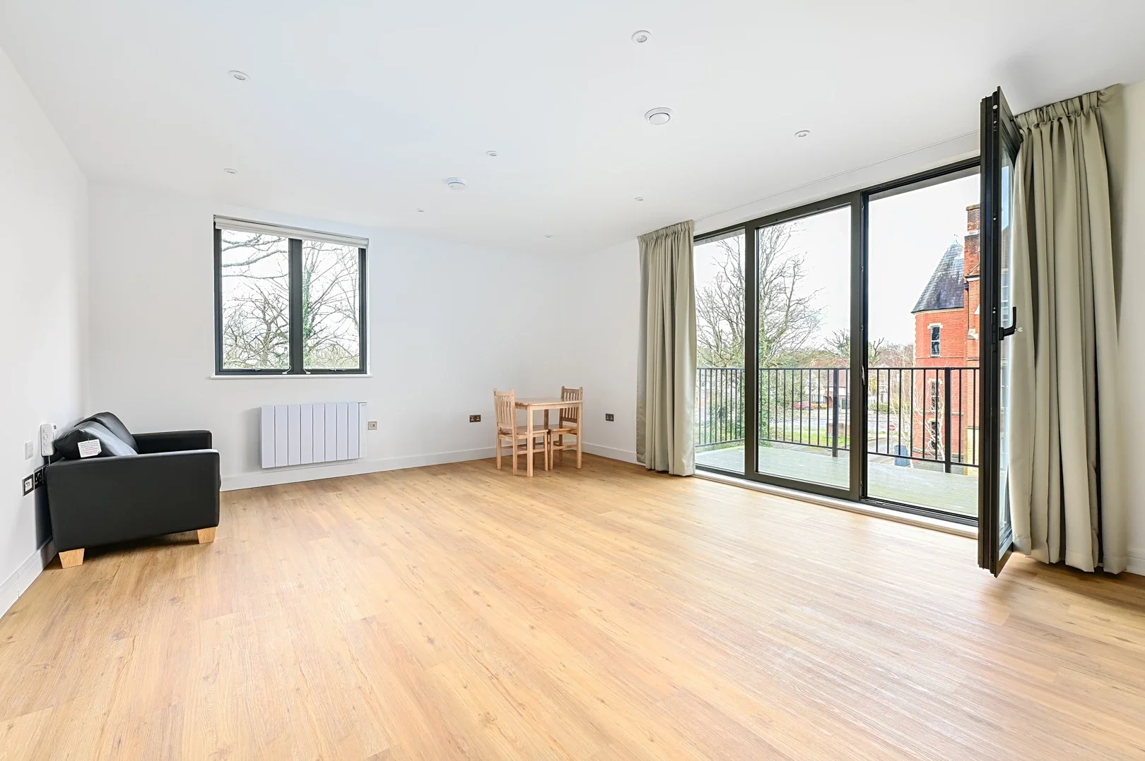 Flat Farnborough Road in Rushmoor
