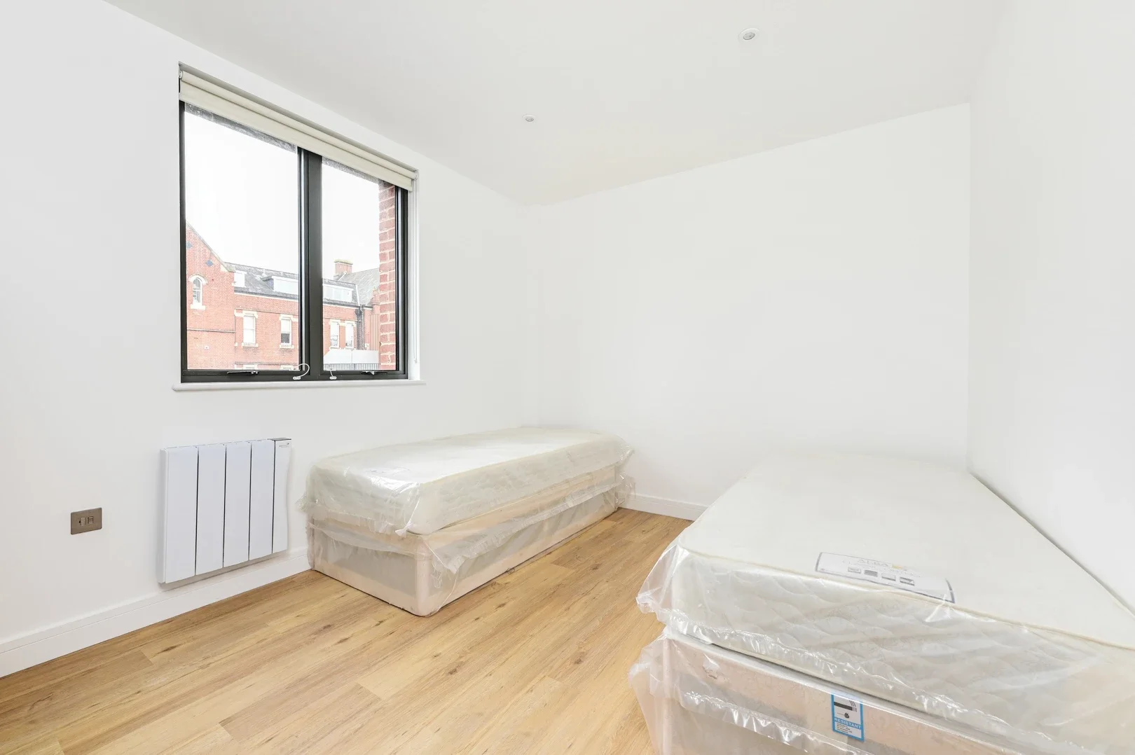 Flat Farnborough Road in Rushmoor