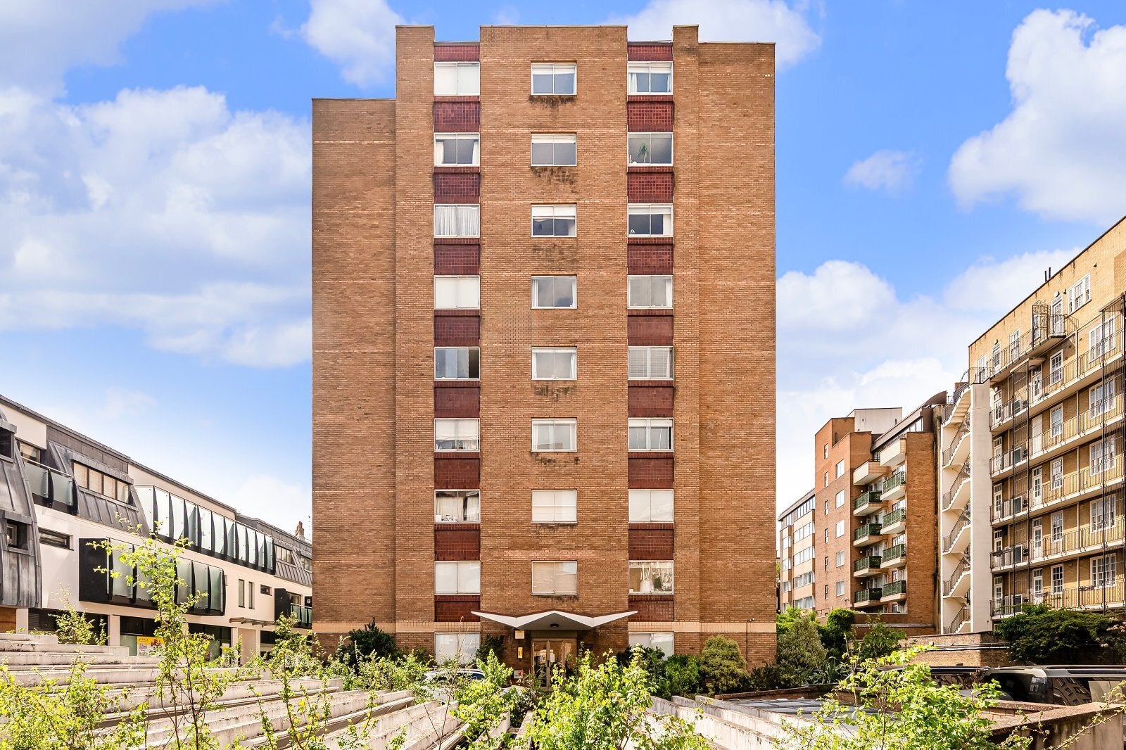 House Kinnerton Street in City of Westminster