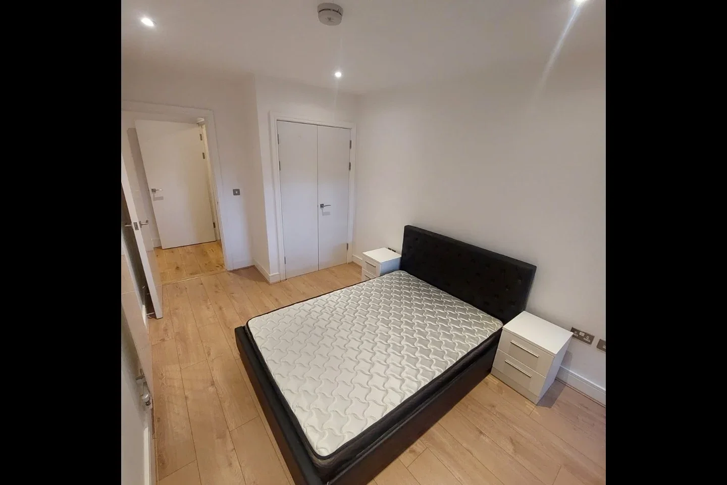 Flat Molesworth Street in Greater London
