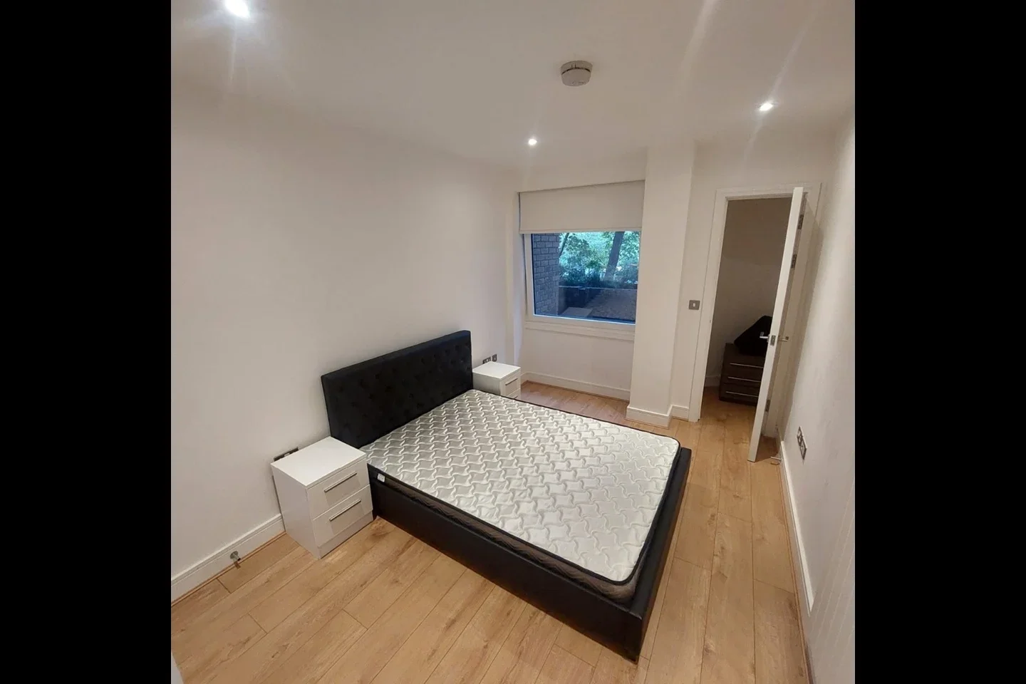 Flat Molesworth Street in Greater London