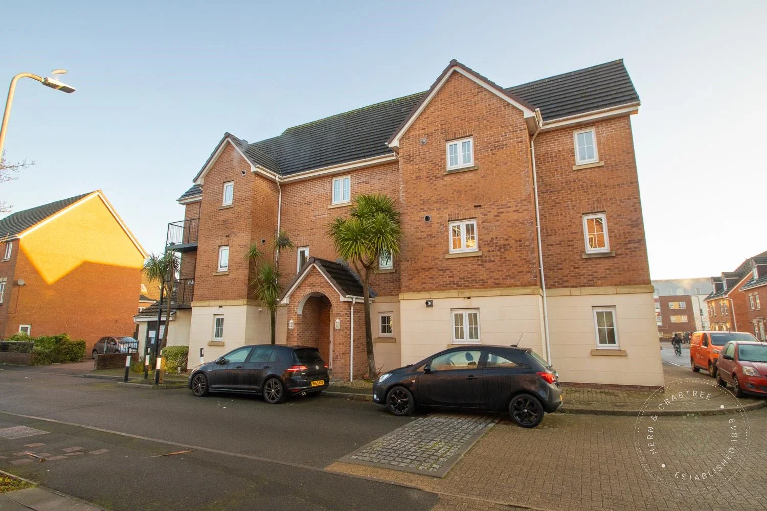 Flat Tasker Square in Cardiff