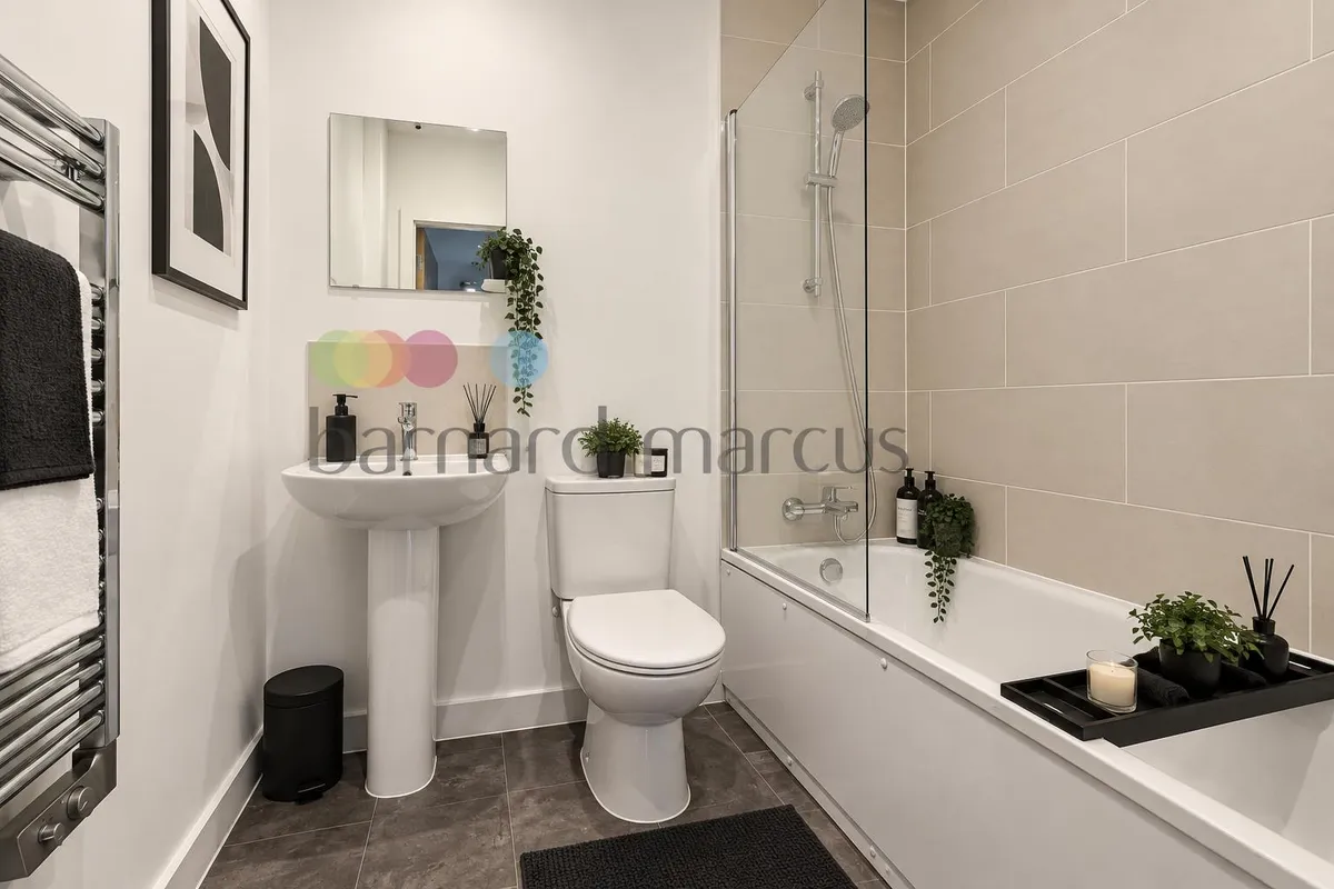 Flat Purley Way in Greater London