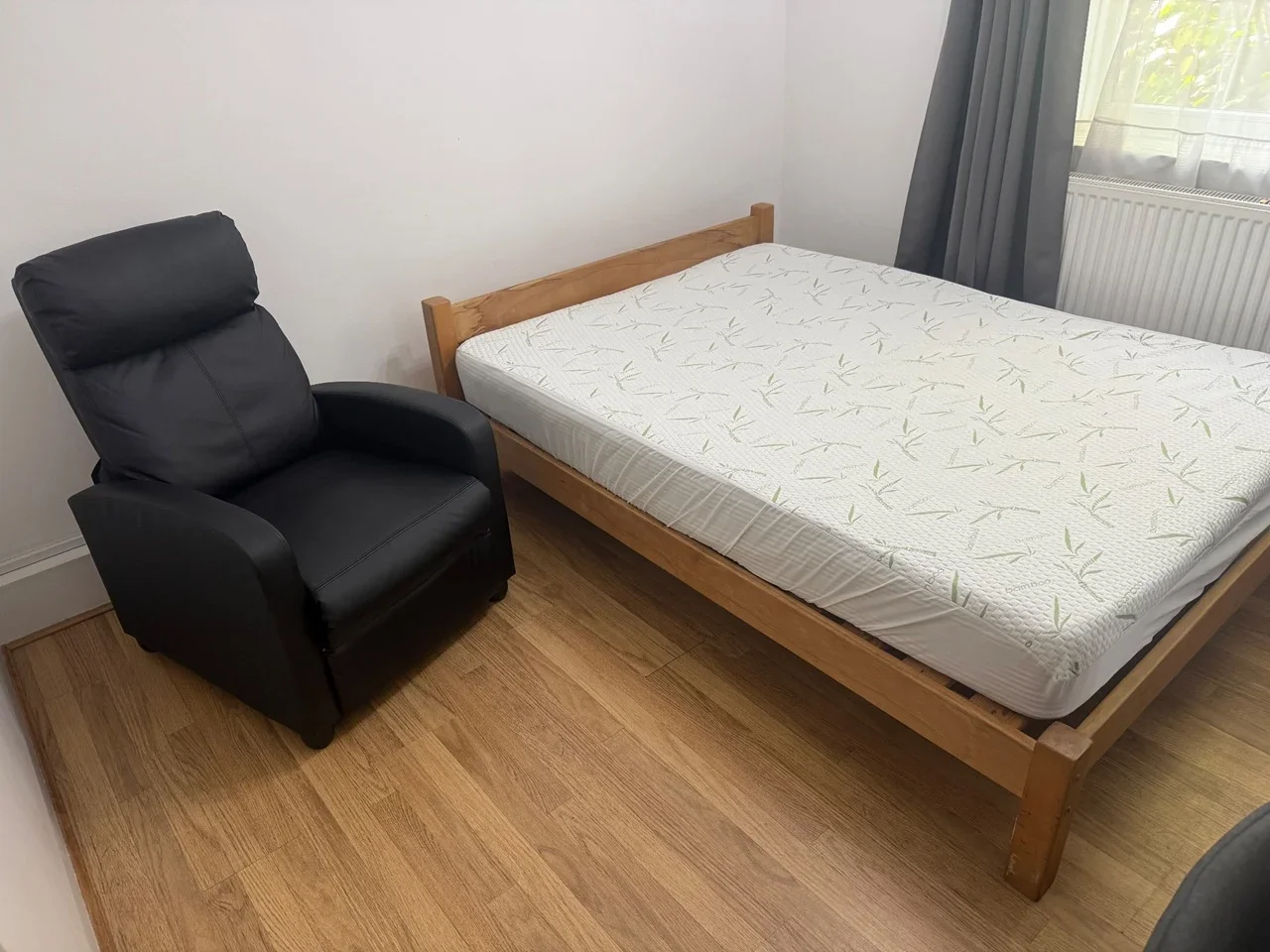 Room Atney Road in Greater London