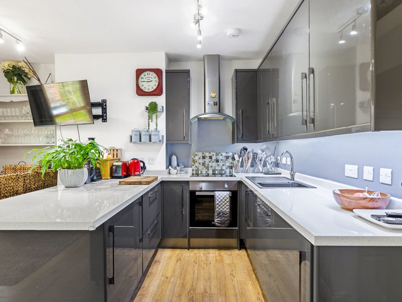 Flat West Street in Crawley