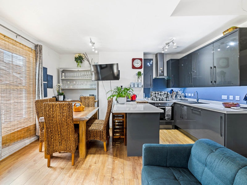 Flat West Street in Crawley