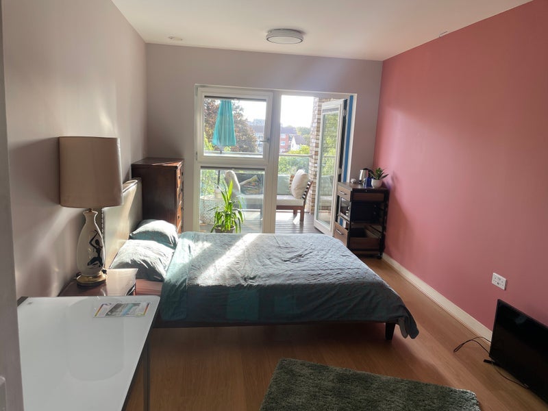 Room Ironworks Way in Greater London
