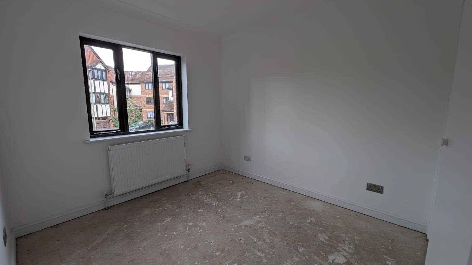 Flat Magpie Close in Greater London