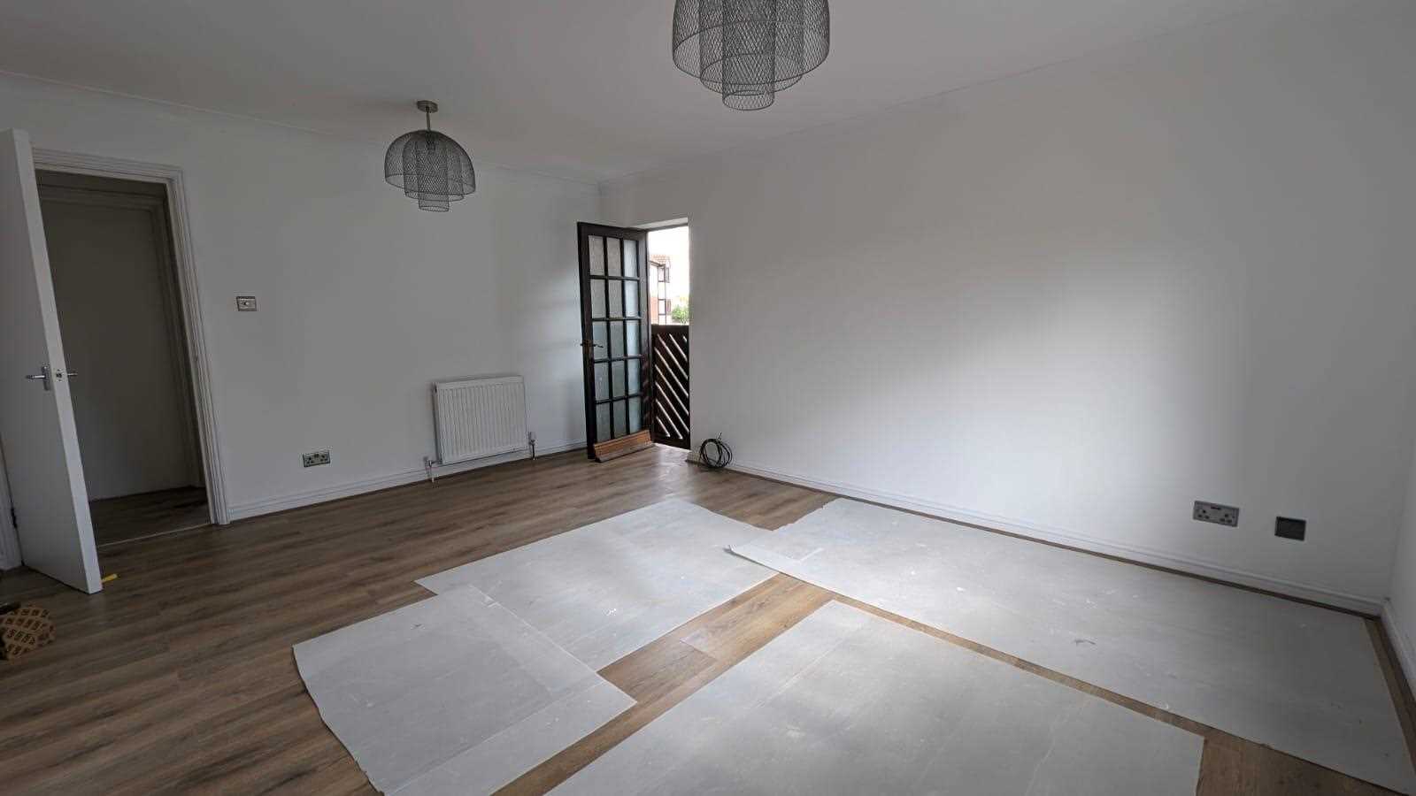 Flat Magpie Close in Greater London