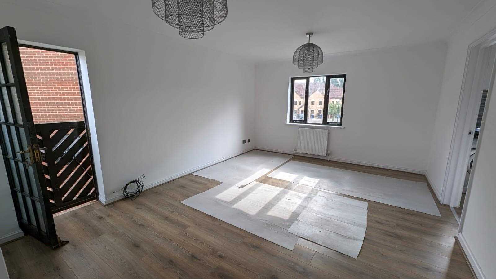 Flat Magpie Close in Greater London