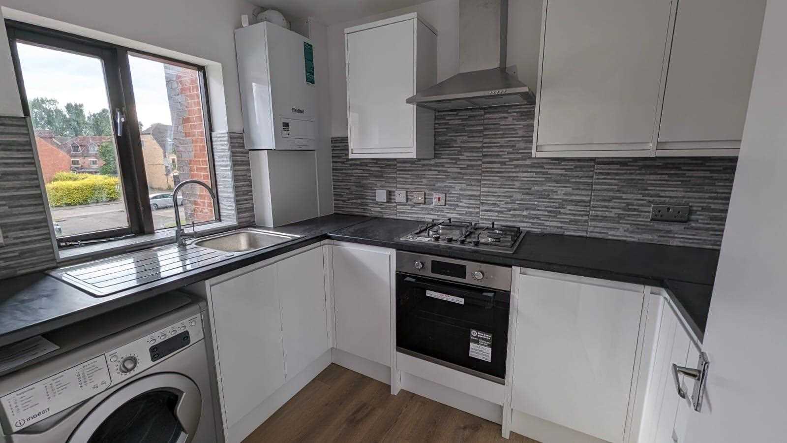 Flat Magpie Close in Greater London