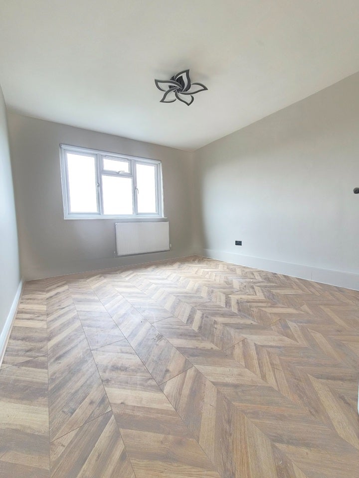 Flat St Julian's Road in Greater London