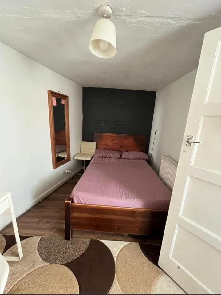 Flat Marston Avenue in Greater London