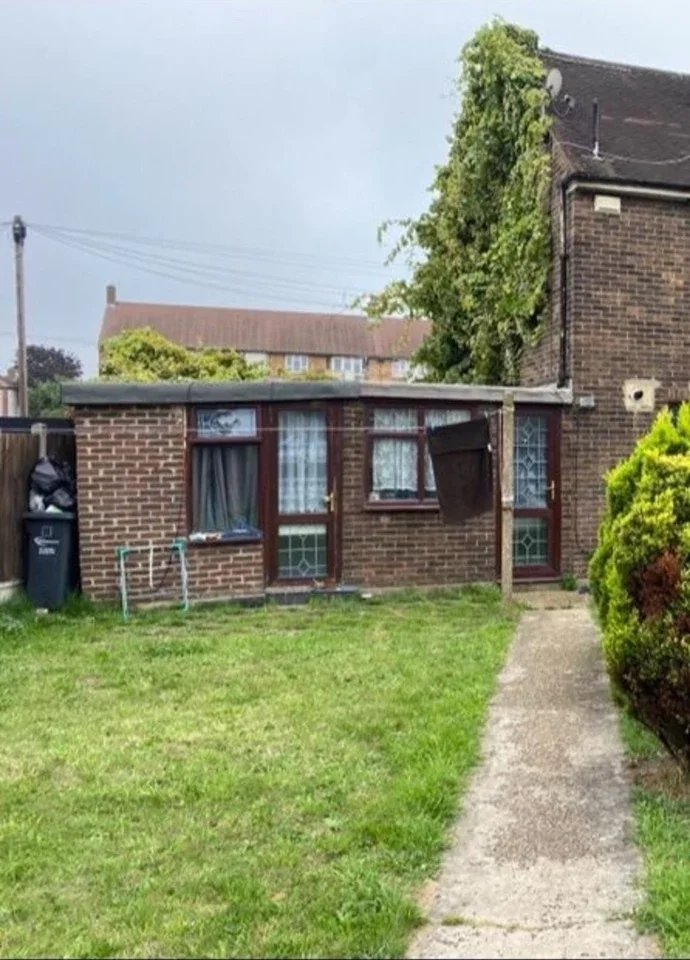 Flat Marston Avenue in Greater London