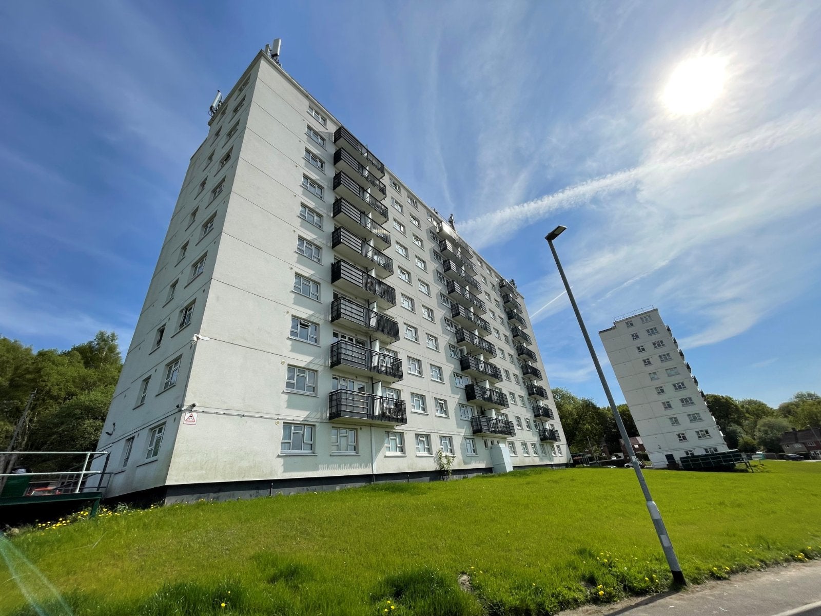Flat Clayton Court in Leeds