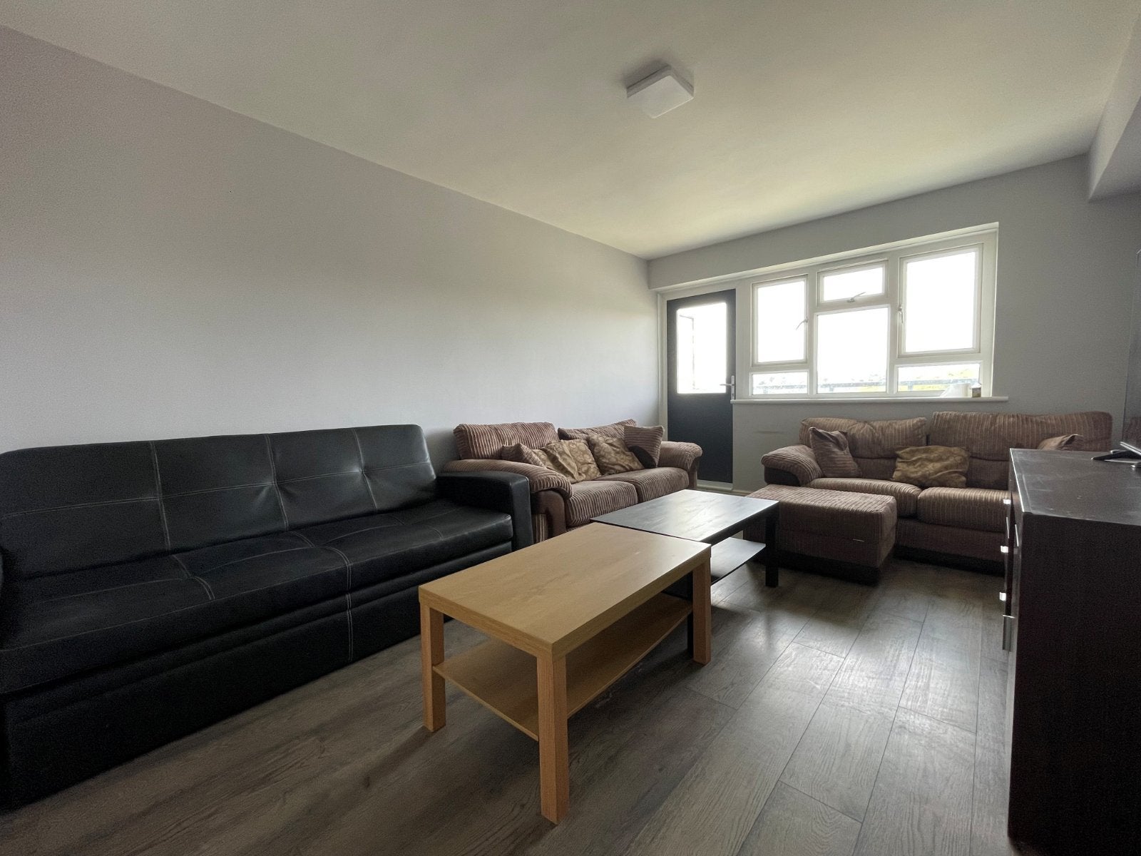Flat Clayton Court in Leeds